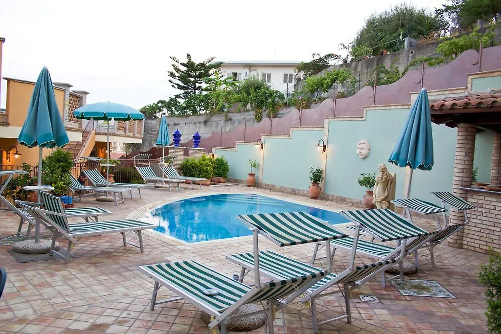 Villa Cristina Giardini Naxos 3*,